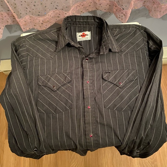 Pressure buttons. - Picture 1 of 2